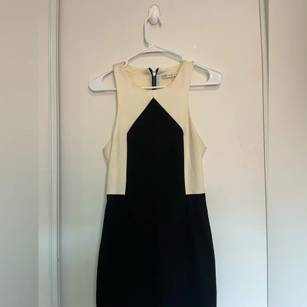 Trina Turk Irvine Bodycon Shift Dress Black &Cream Colorblock Zip Racerback Sz 0